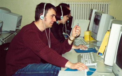 Schueler beim Schulversuch