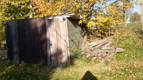 Noch mehr Holzzeug im Schulgarten