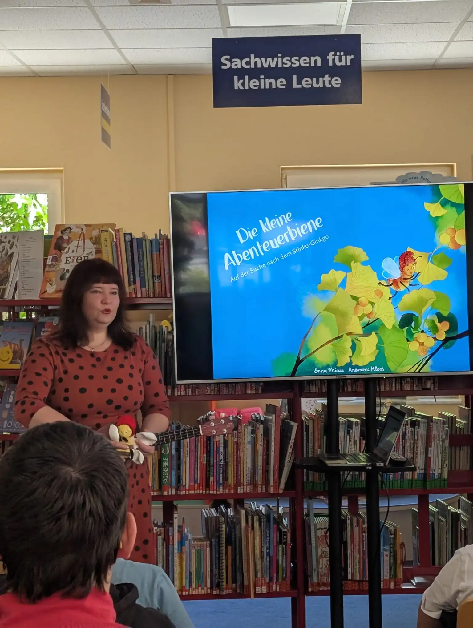 Die Polenzer Förderschüler lauschen der „kleinen Abenteuerbiene"