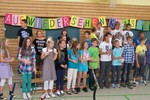 Kinder beim Verabschiedungsprogramm